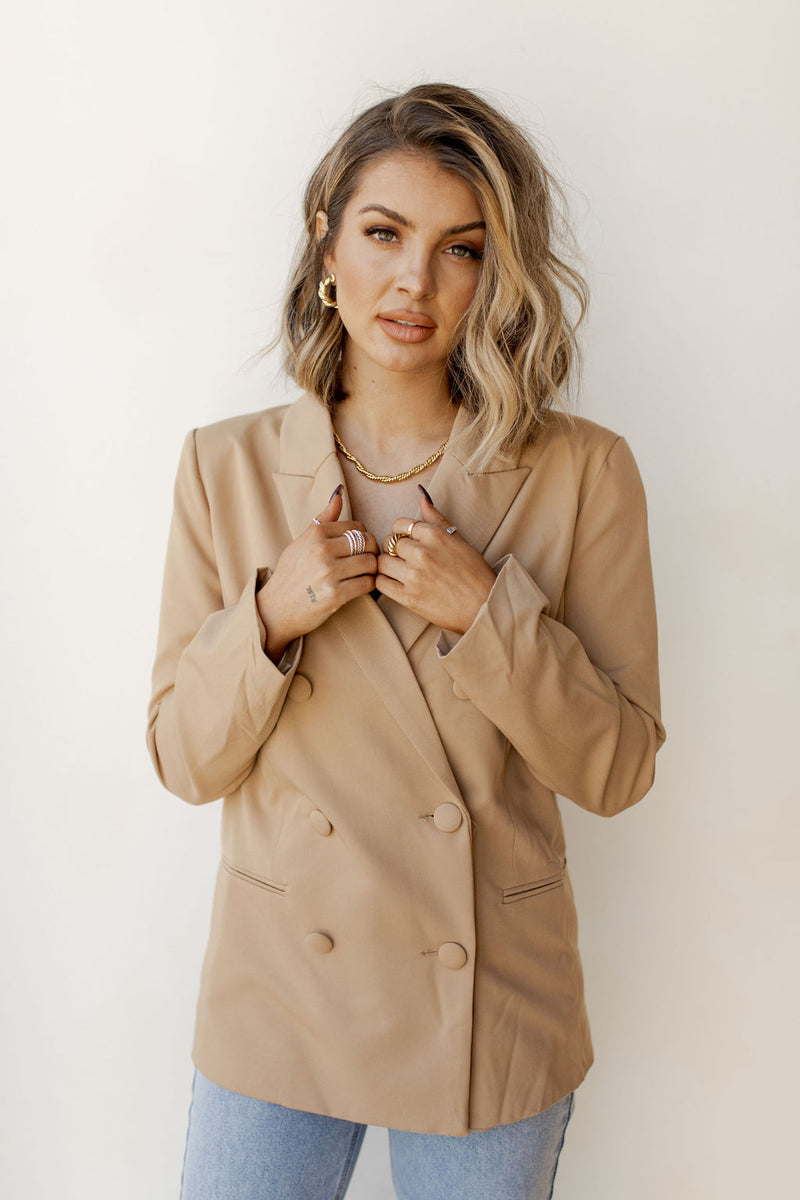 mode, sleek oversized blazer