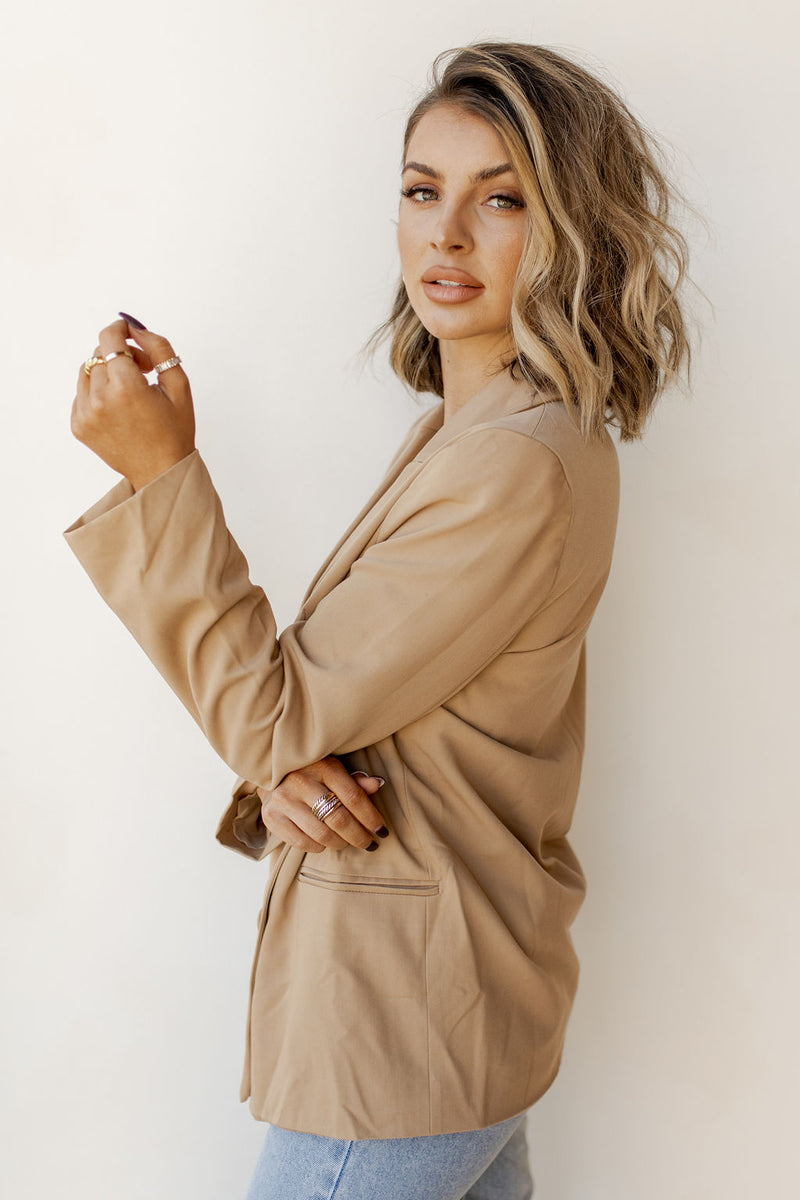 mode, sleek oversized blazer