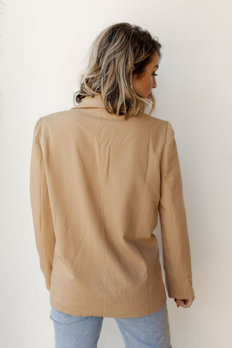 mode, sleek oversized blazer