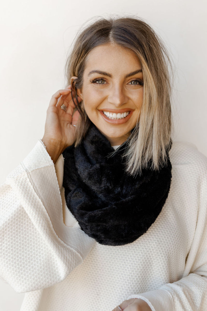 mode, fur infinity scarves