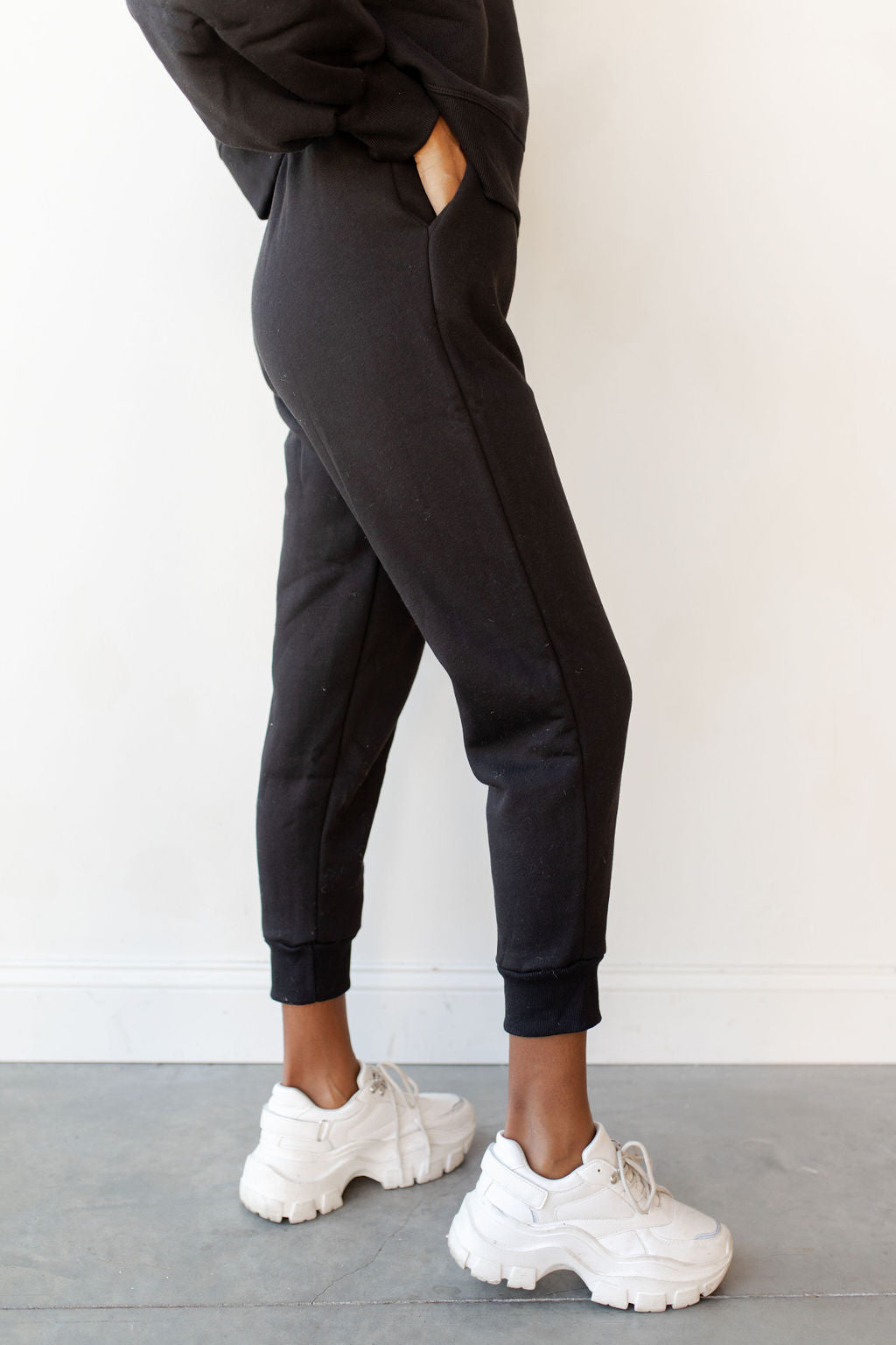 mode, working from home sweat set