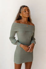 mode, shimmy shoulder sweater dress