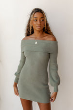 mode, shimmy shoulder sweater dress