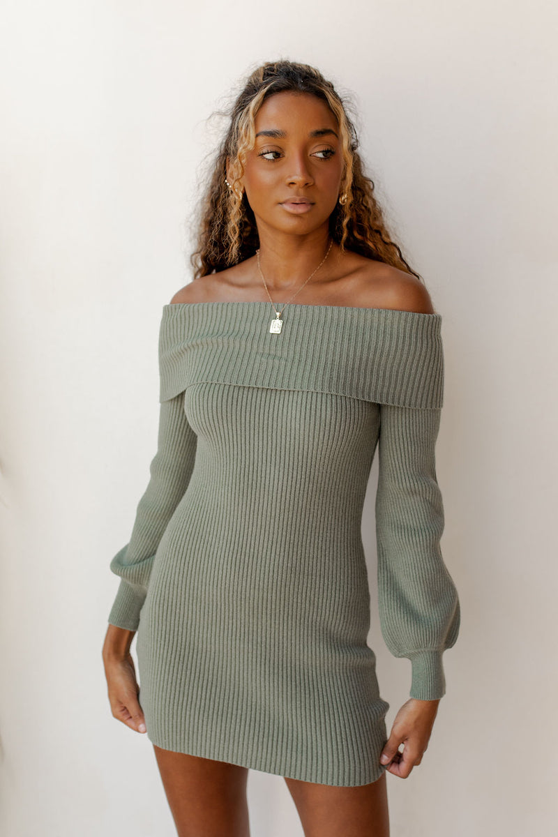 mode, shimmy shoulder sweater dress