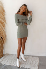 mode, shimmy shoulder sweater dress