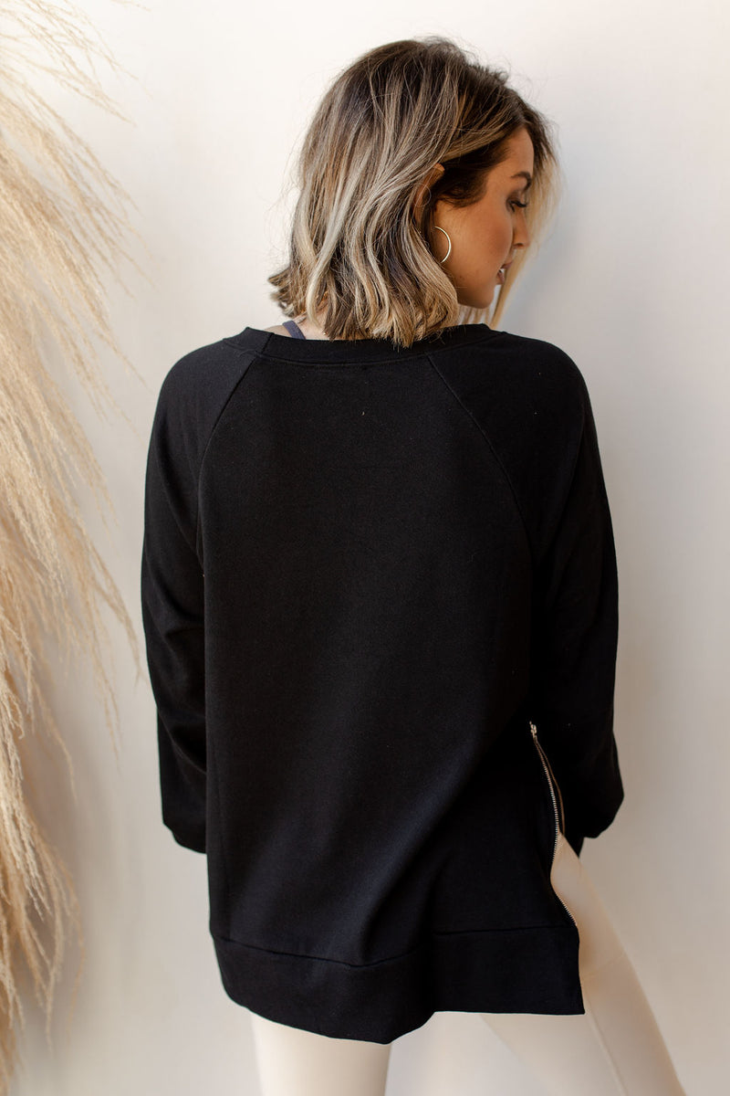 mode, zipped up sweatshirt