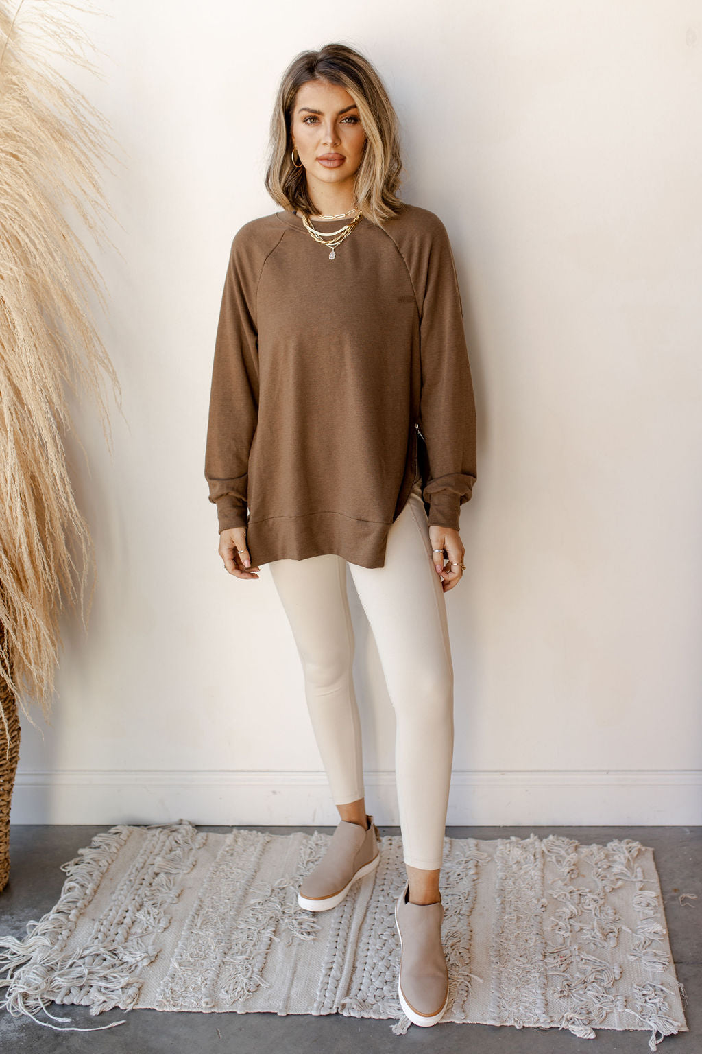 mode, zipped up sweatshirt