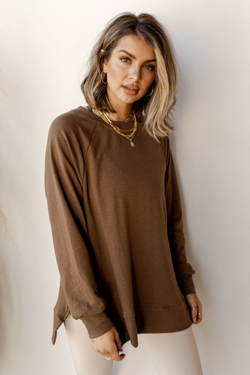 mode, zipped up sweatshirt