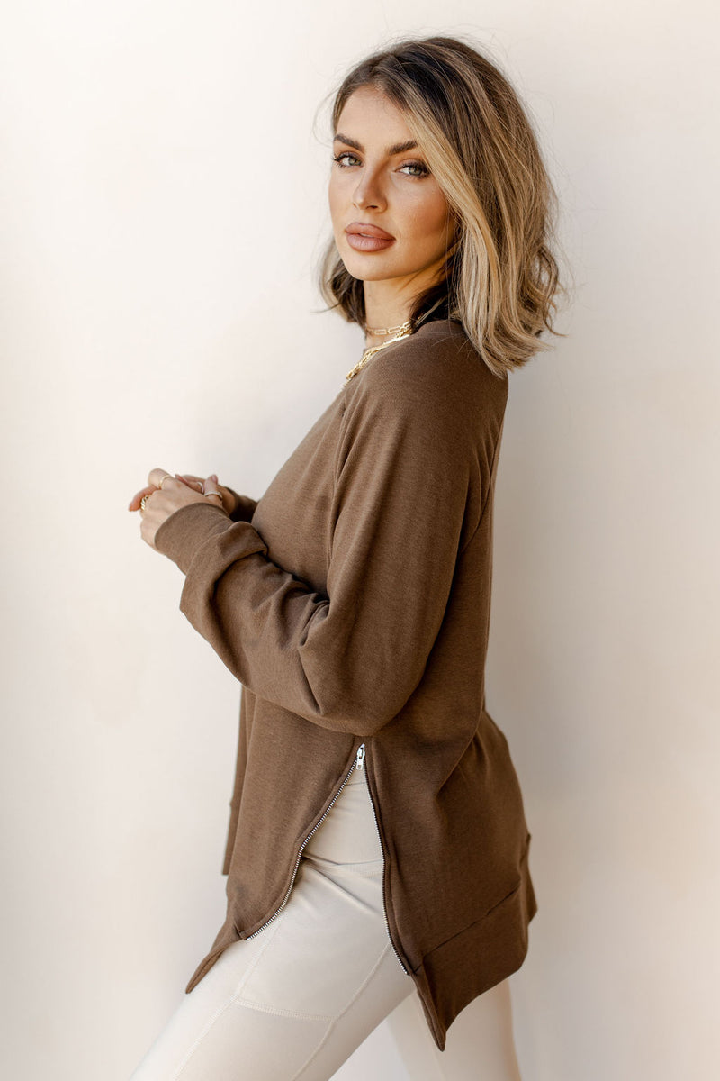 mode, zipped up sweatshirt