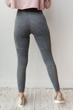 mode, striped and perforated highwaist leggings
