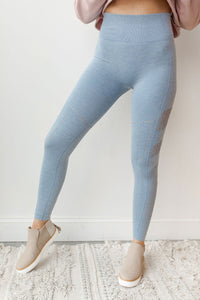 mode, striped and perforated highwaist leggings