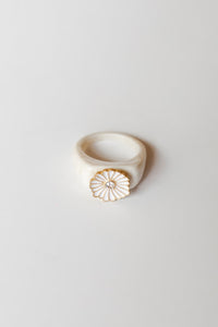 mode, white daisy bubble ring