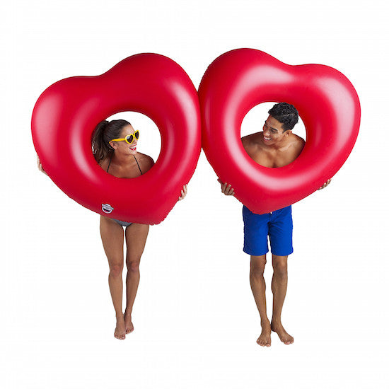 mode, Giant double heart pool float
