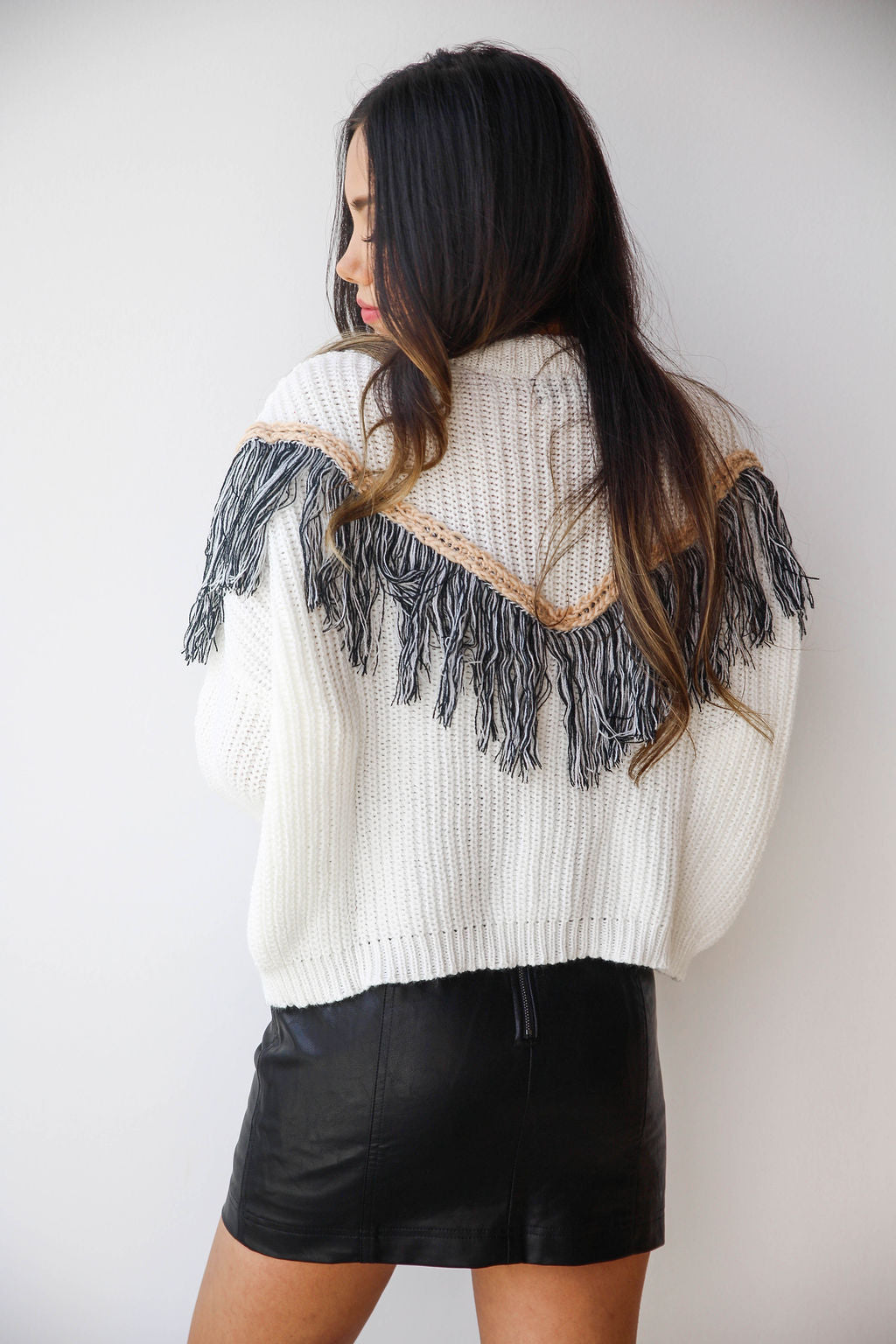 mode, in the fringe sweater