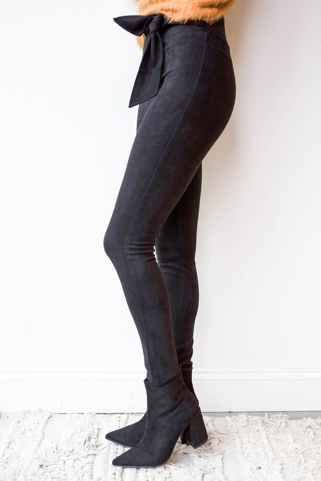 mode, faux suede skinny pants