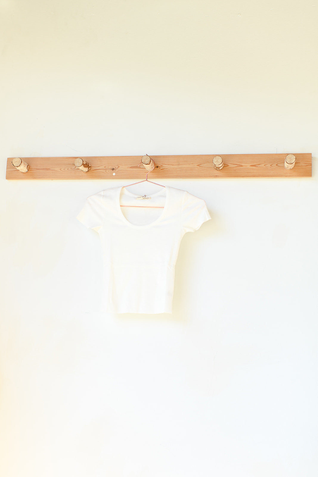 mode, scoop neck cap sleeve top