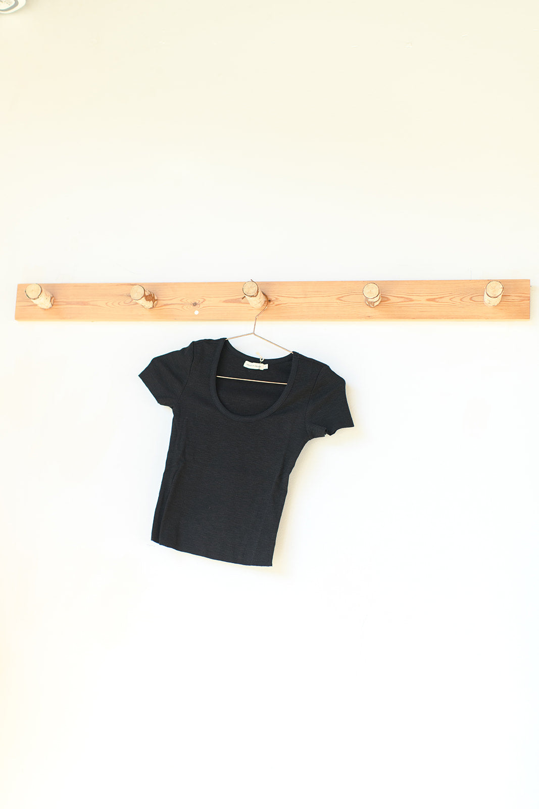 mode, scoop neck cap sleeve top