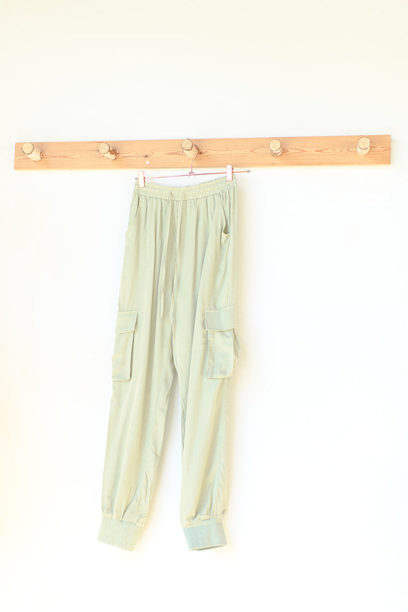 mode, satin cargo joggers