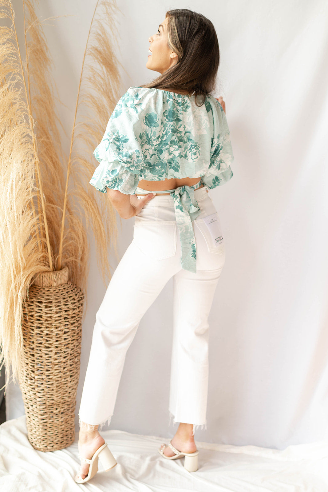 mode, roses in bloom top