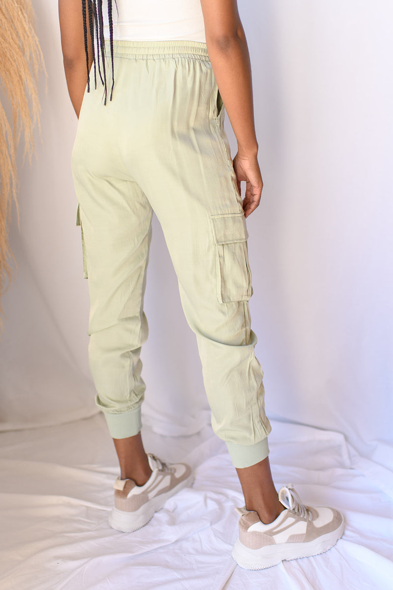 mode, satin cargo joggers