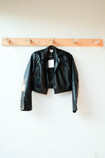 mode, cropped vegan leather blazer