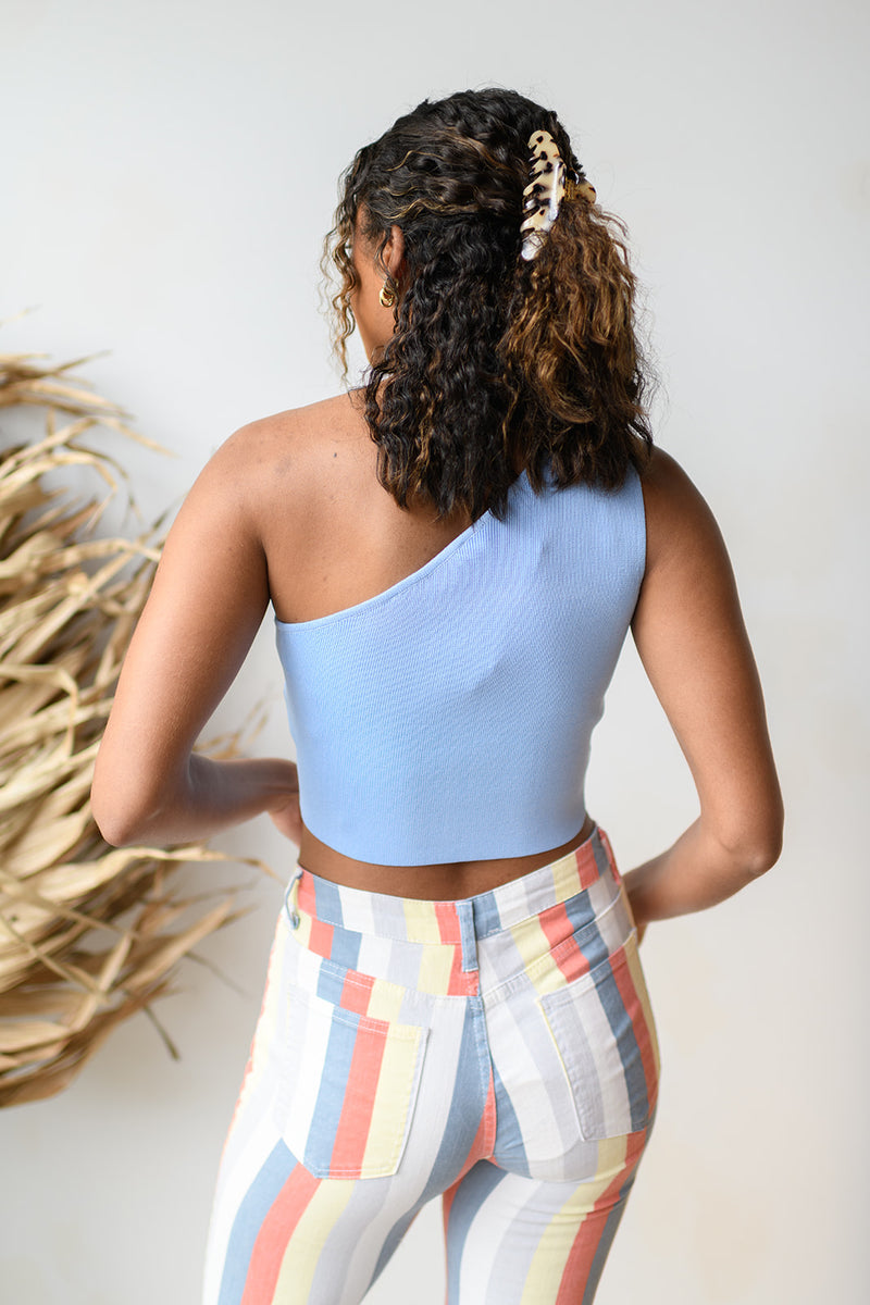 mode, to the side one shoulder knit crop