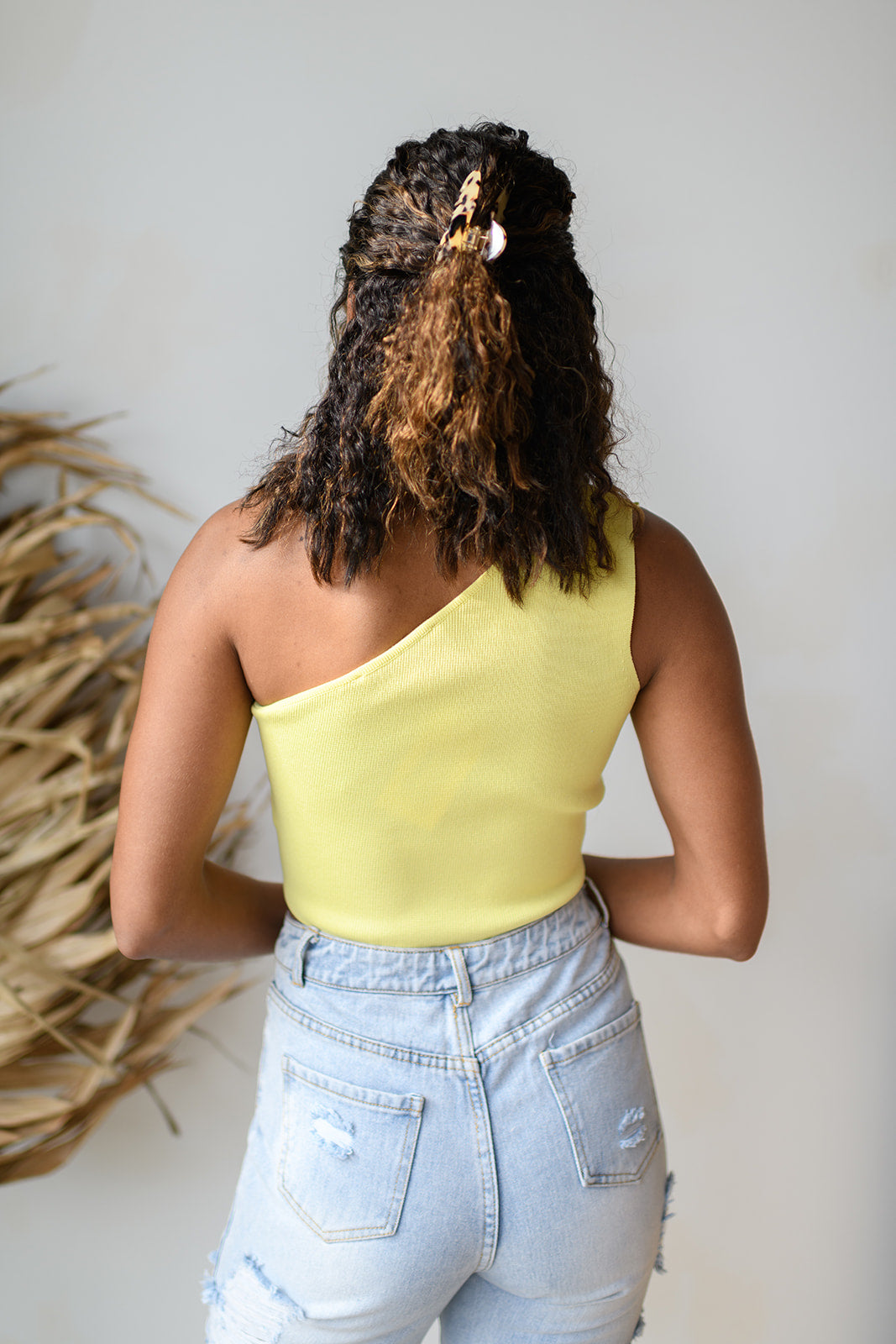 mode, to the side one shoulder knit crop