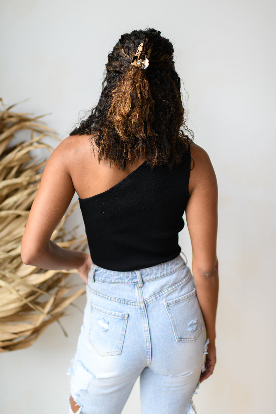 mode, to the side one shoulder knit crop