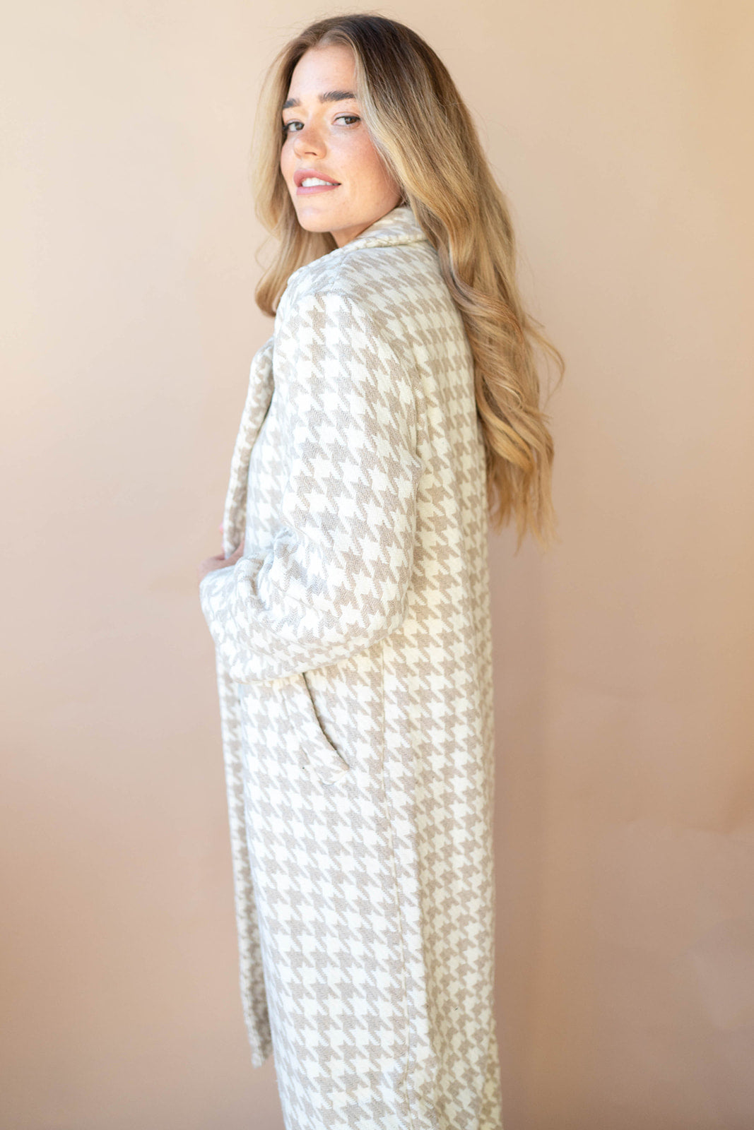 mode, elegant houndstooth coat