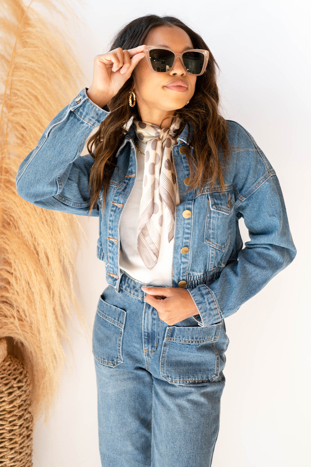 mode, cropped denim jacket