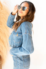 mode, cropped denim jacket