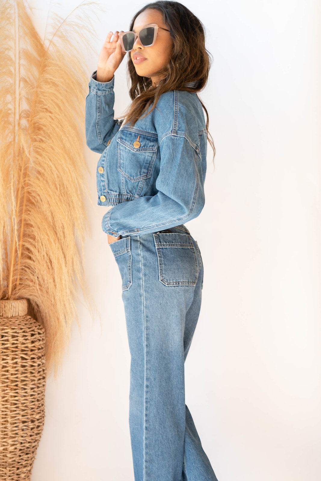 mode, cropped denim jacket