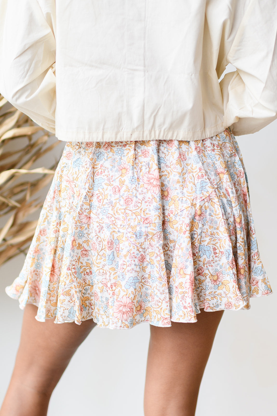 mode, twirl around tie front mini skirt
