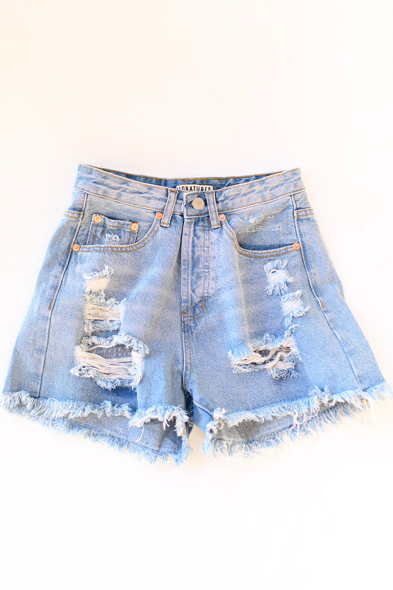 mode, destroyed denim shorts