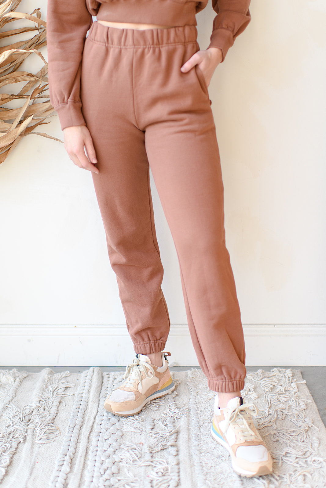mode, kendall joggers