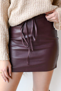 mode, criss cross apple sauce skirt