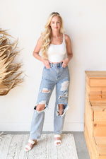mode, jade destroyed jeans