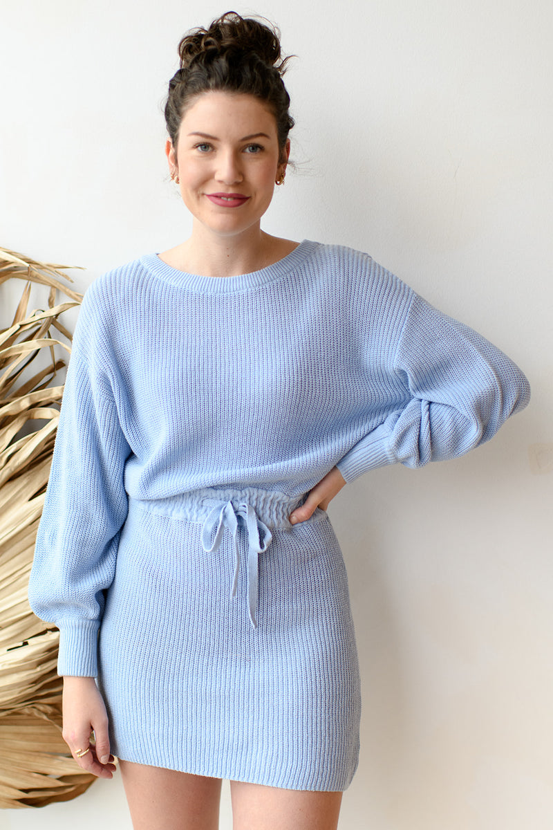 mode, tie waist sweater dress