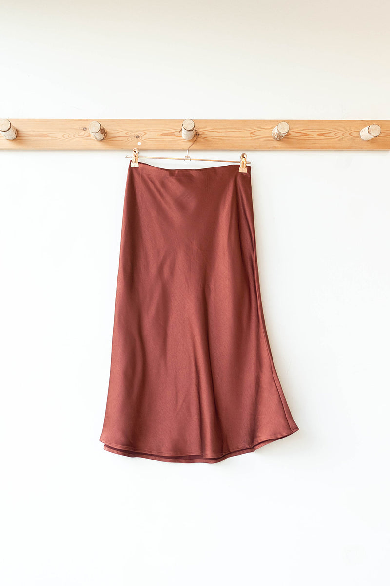 mode, alexa satin skirt