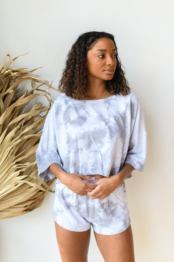 mode, cloudy skies set (tee)