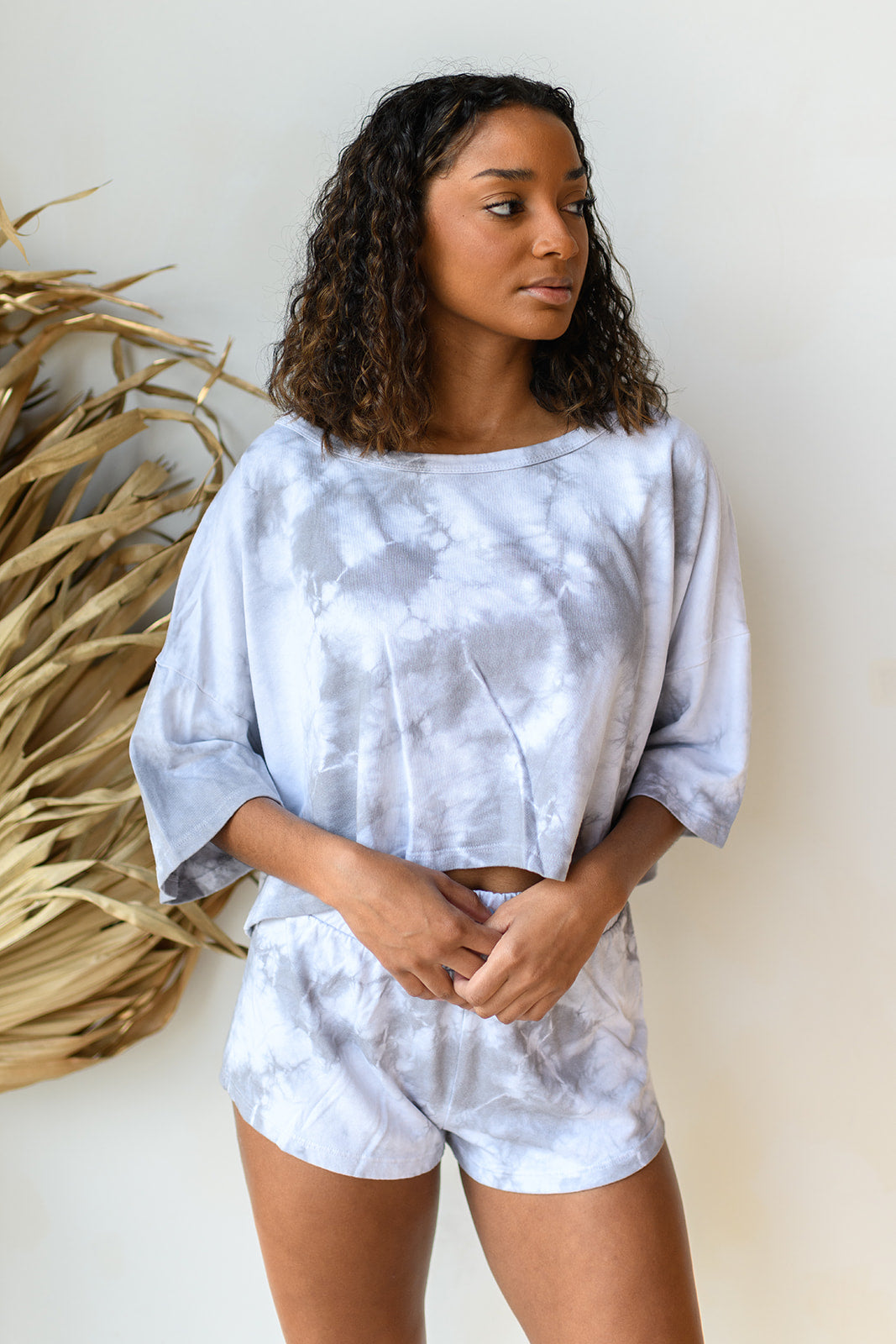 mode, cloudy skies set (tee)