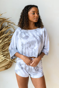 mode, cloudy skies set (tee)