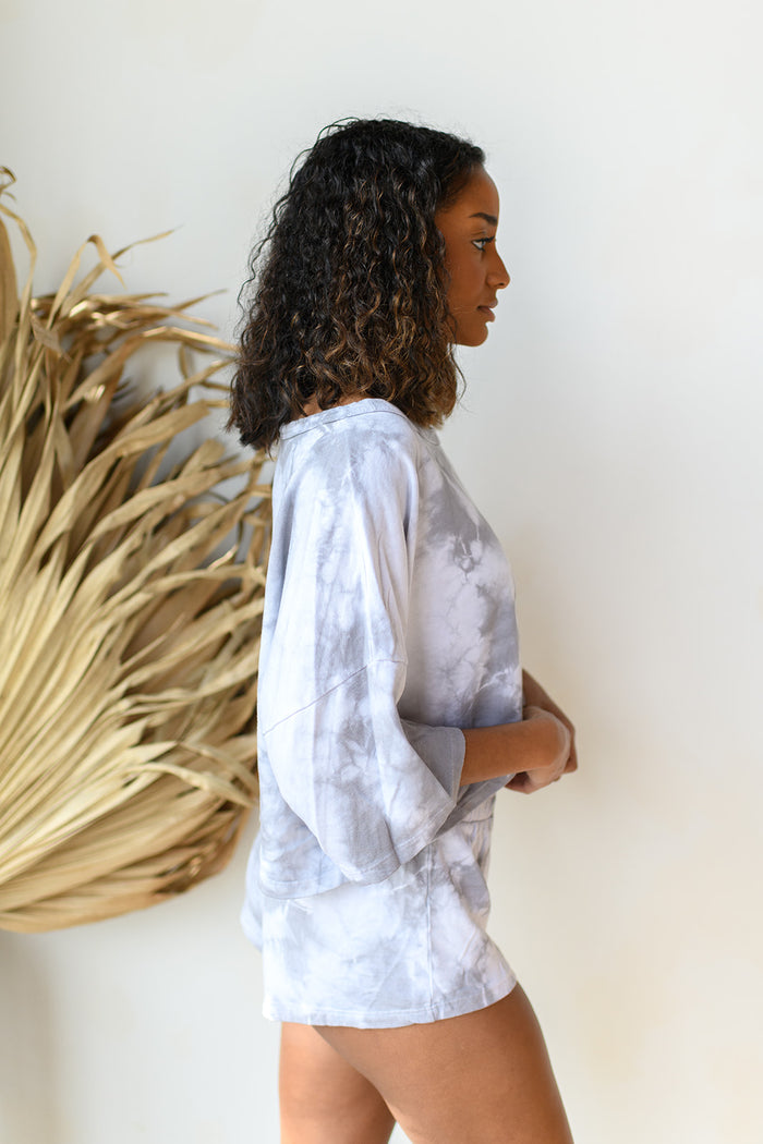mode, cloudy skies set (tee)