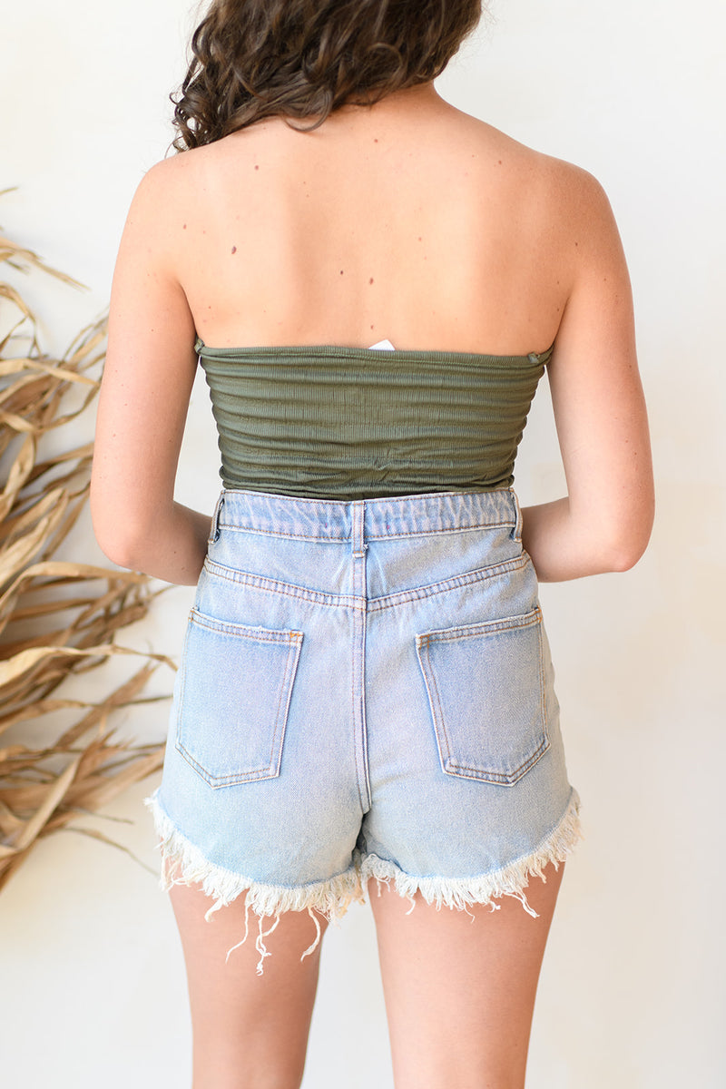 mode, ella destroyed denim shorts
