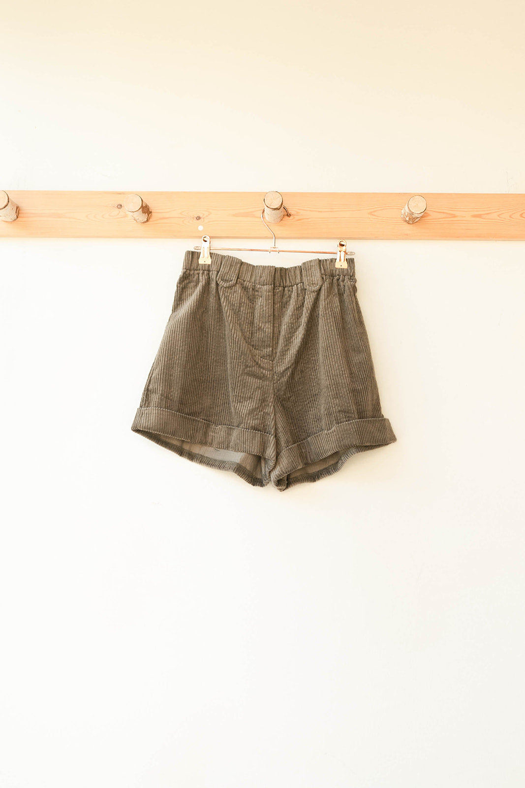 mode, corduroy shorts
