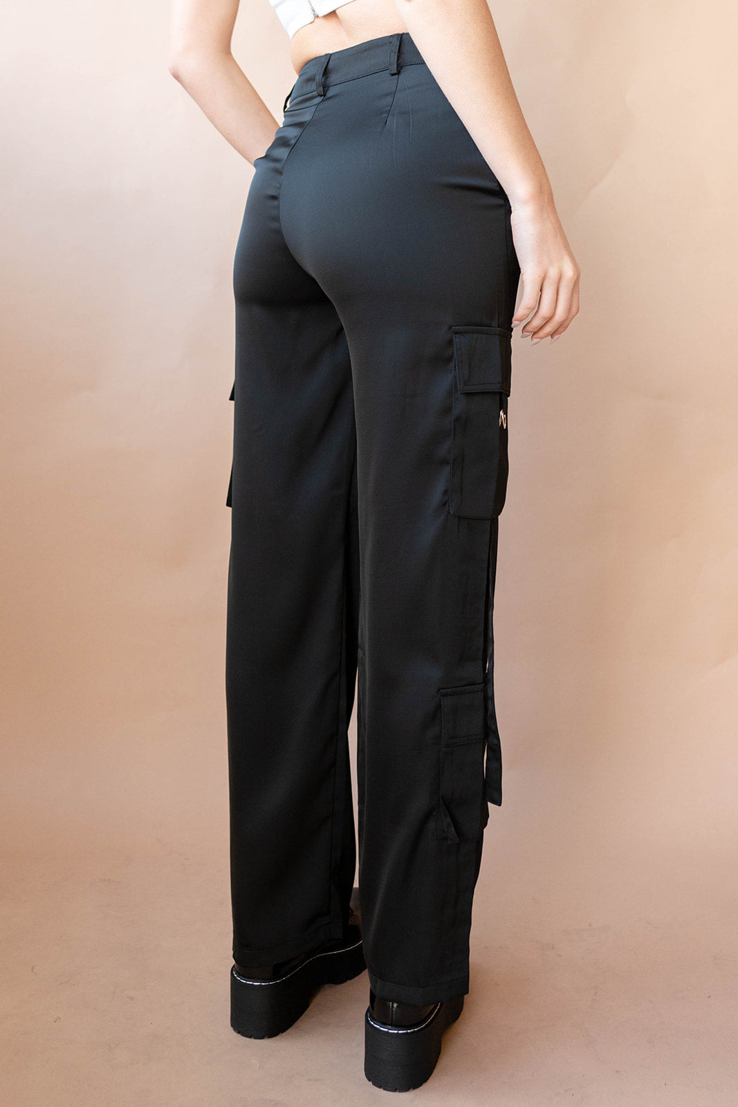 mode, satin cargo pants