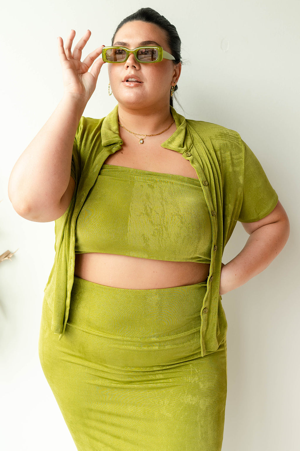 mode, kiwi collared button down