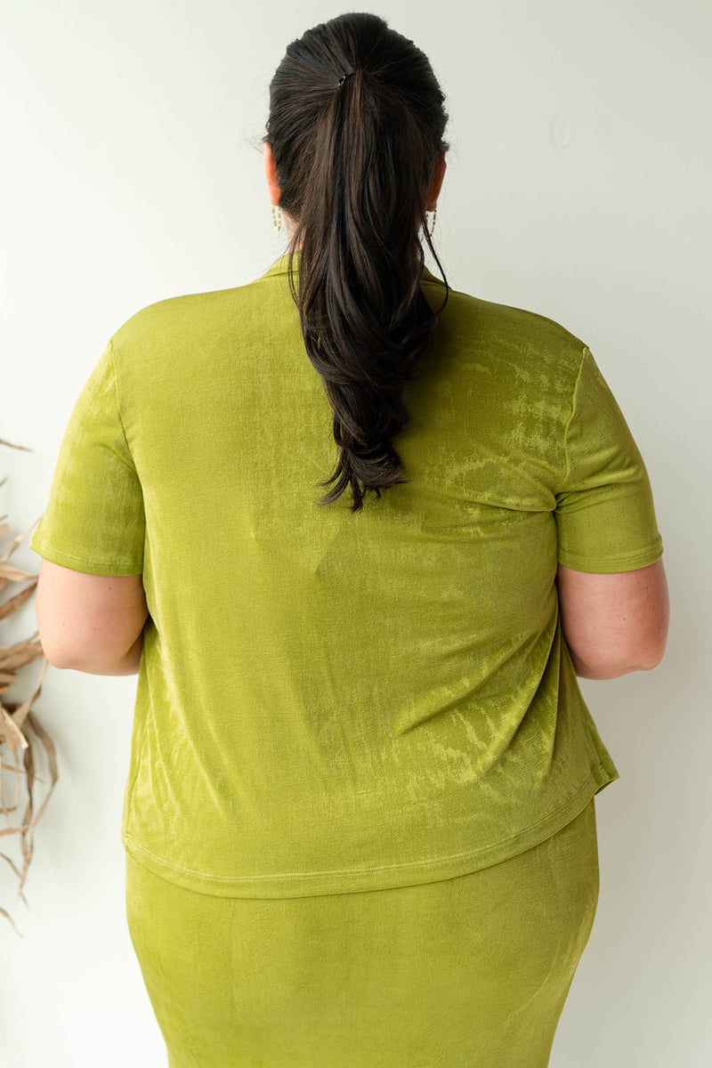 mode, kiwi collared button down