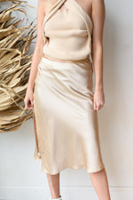mode, high slits satin midi