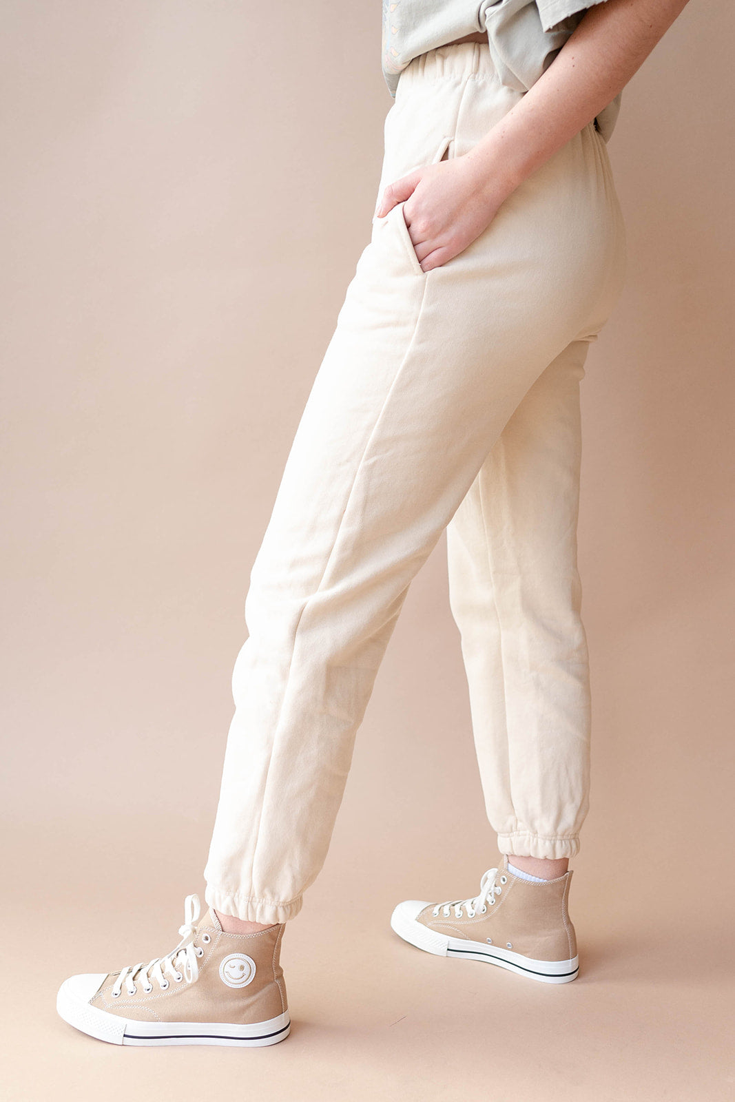 mode, kendall joggers